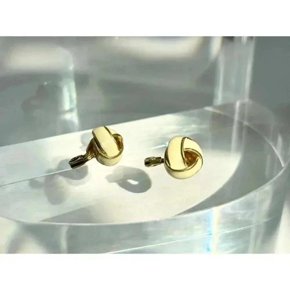 Vintage Ivory Enamel Braided Tiny Classy Monet Signed Clip On Stud Earrings - Picture 5 of 7